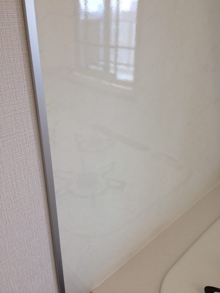 キッチンパネル　補修　間違えて開けてしまった穴　大阪 BEFORE